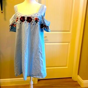 Open shoulder embroidered woman’s top